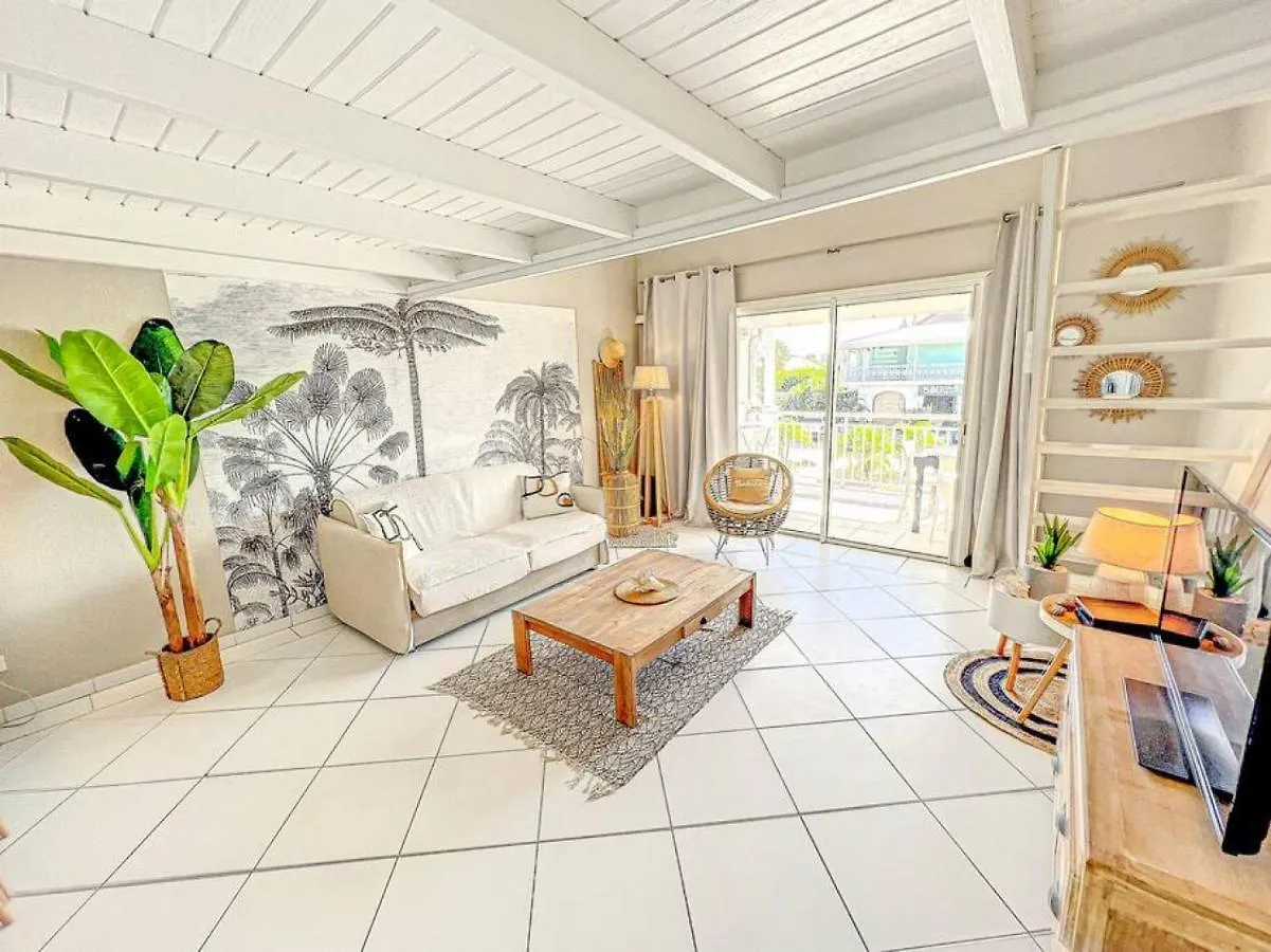 The Beach Central 50M From Orient Bay Beach Daire