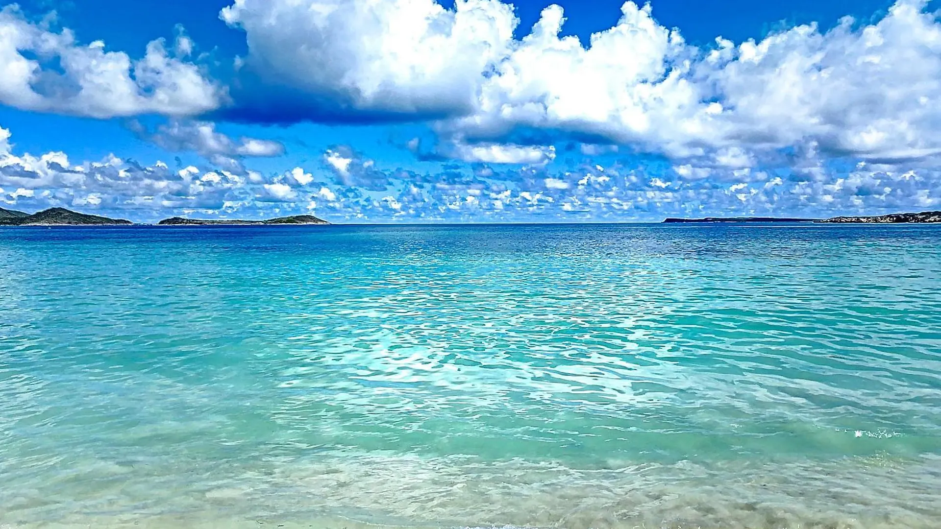 The Beach Central 50M From Orient Bay Beach